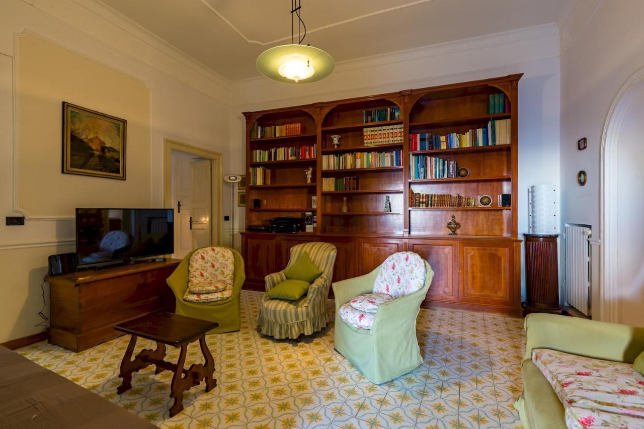 Villa Paola - Hidden Panoramic Garden And Terraces By Napoliapartments Exterior photo